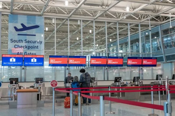 Minneapolis-St. Paul airport’s lighting Minneapolis-St. Paul airport's lighting